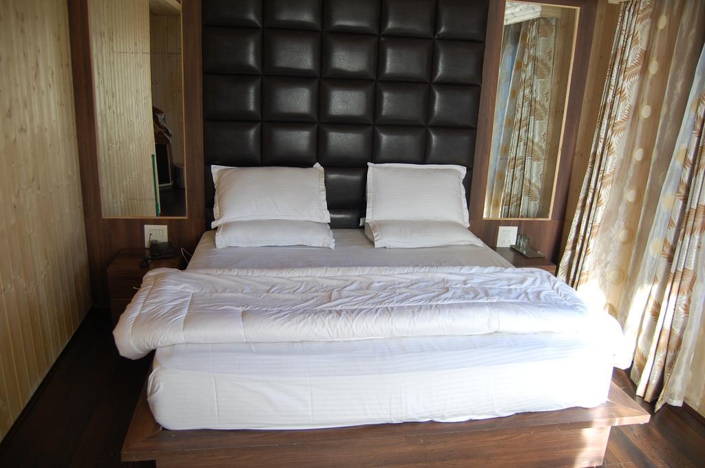 Hotel Zahgeer Continental 古尔马尔格 客房 照片