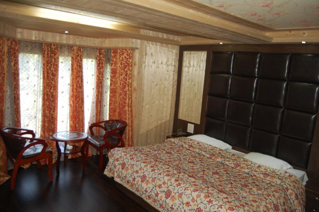 Hotel Zahgeer Continental 古尔马尔格 客房 照片