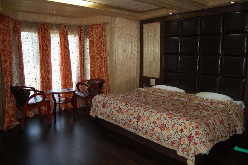 Hotel Zahgeer Continental 古尔马尔格 客房 照片